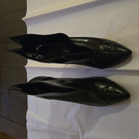 Vintage 1990's Bonjour Women's 4 inch heel Pointy Toe Ankle Boots, Size 7 1/2B - Picture 2 of 9